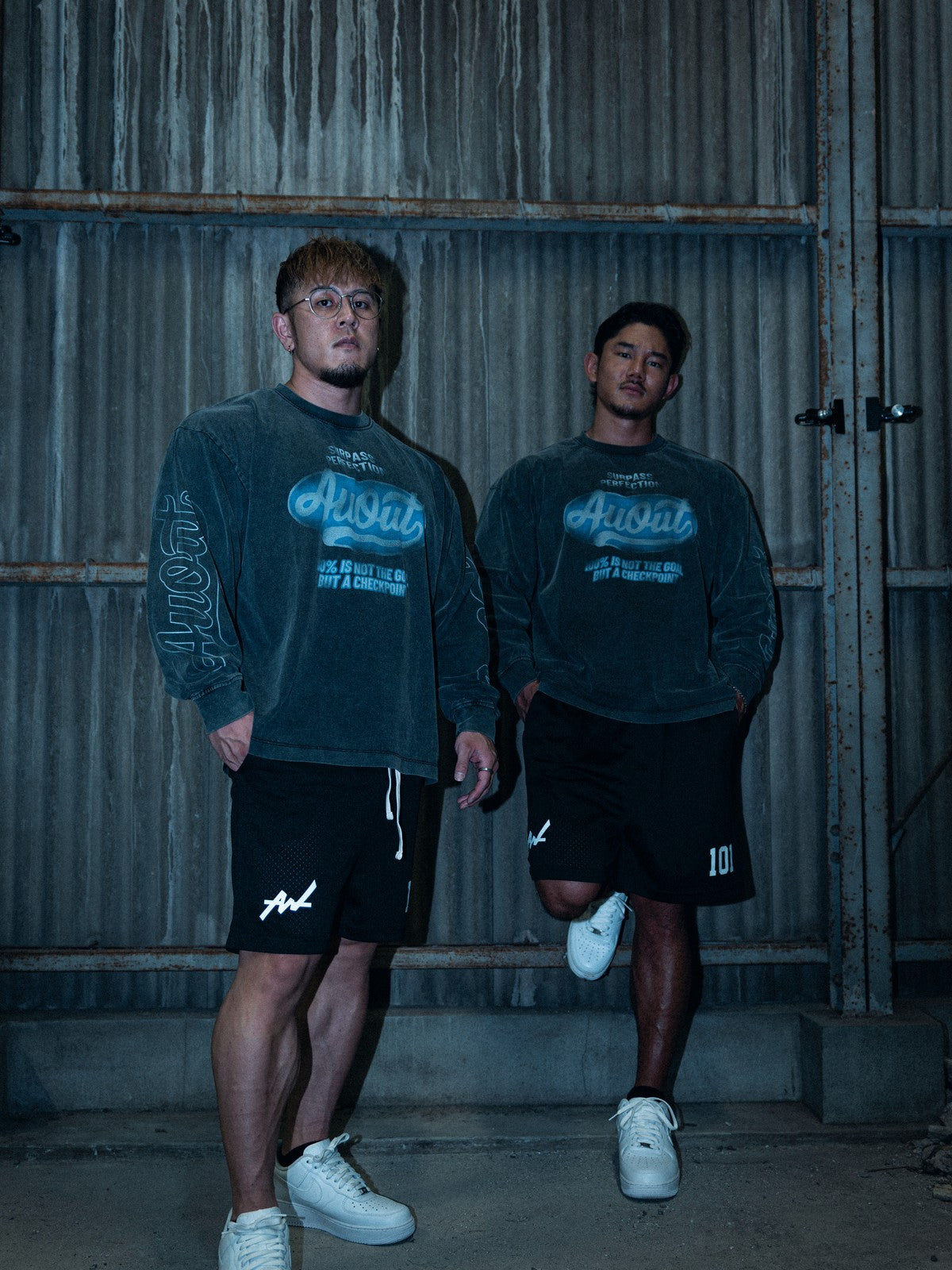 LONG SLEEVE T-shirt DISTRESSED LOGO BLACK ルック 1