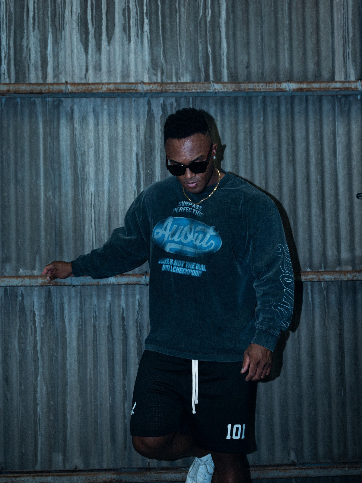 LONG SLEEVE T-shirt DISTRESSED LOGO BLACK ルック 2