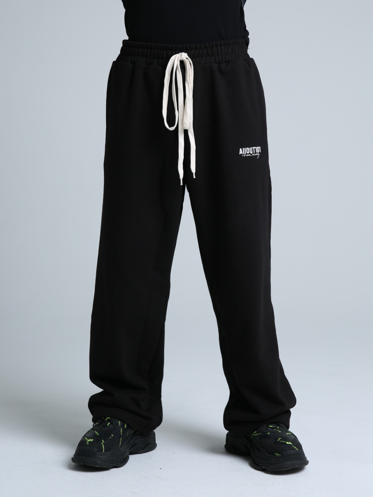 SWEAT PANTS SPRAY (BLACK)