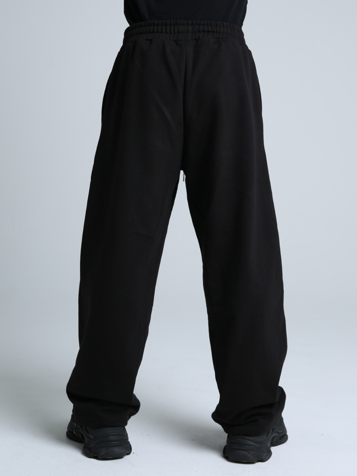 SWEAT PANTS SPRAY (BLACK)